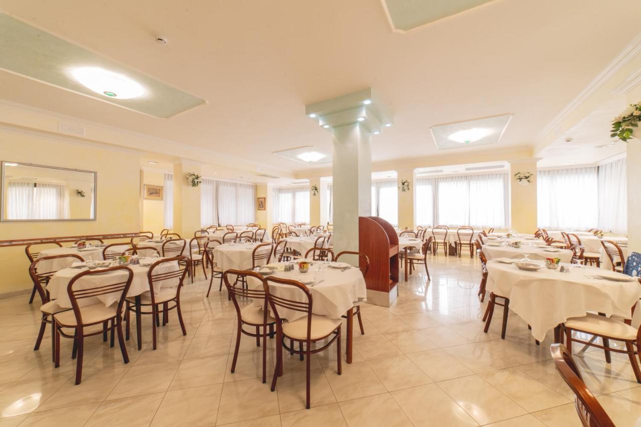 Hotel Cavalli Каттолика Экстерьер фото