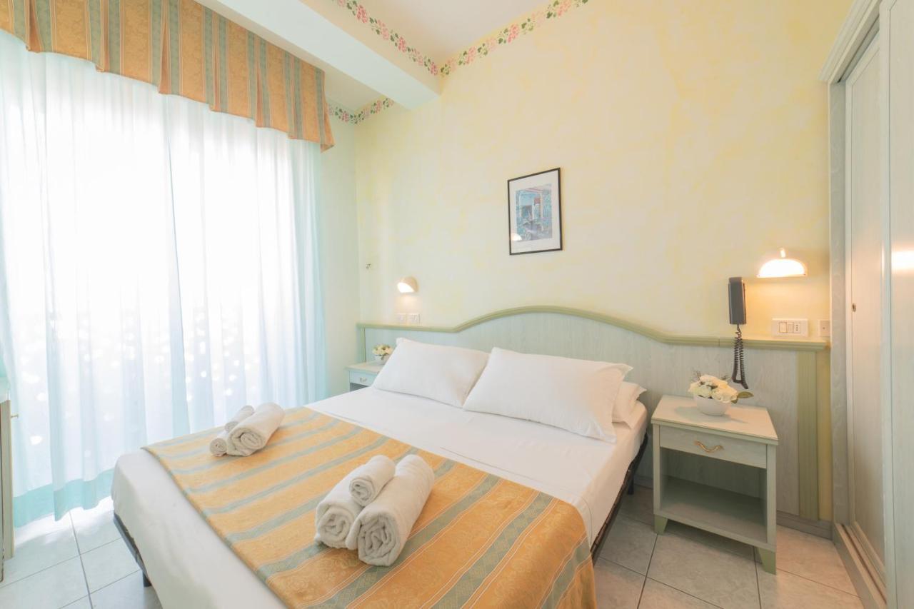 Hotel Cavalli Каттолика Экстерьер фото