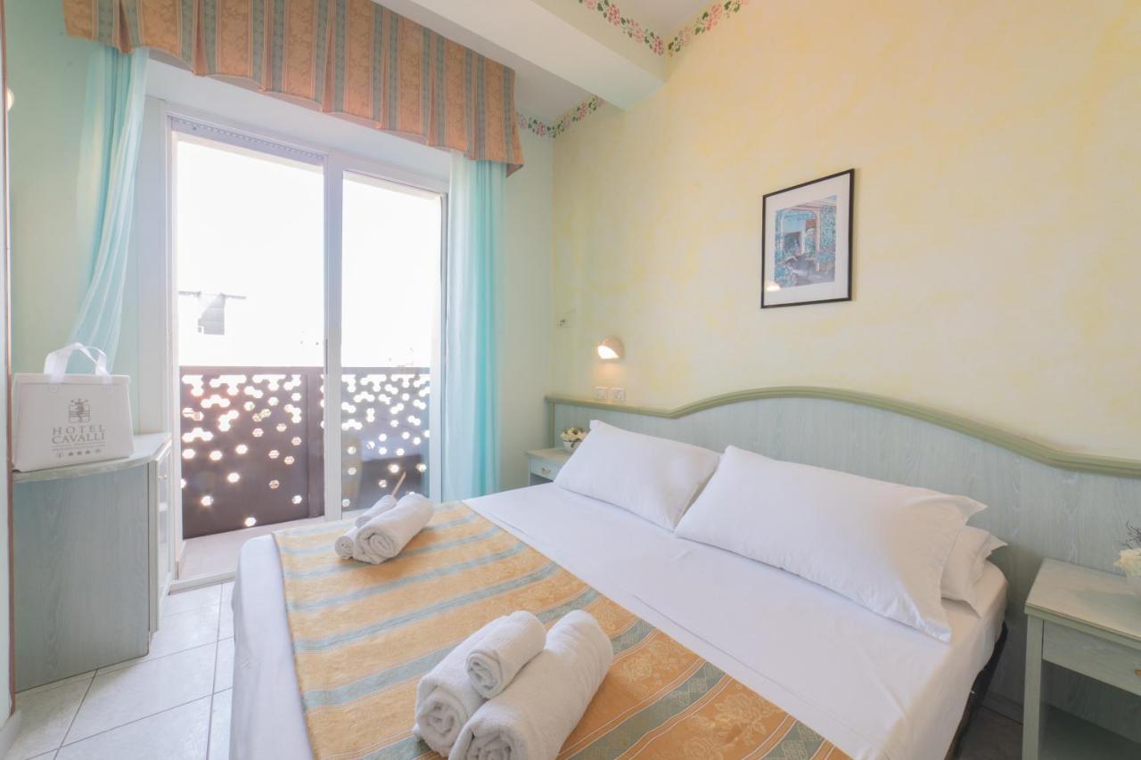 Hotel Cavalli Каттолика Экстерьер фото