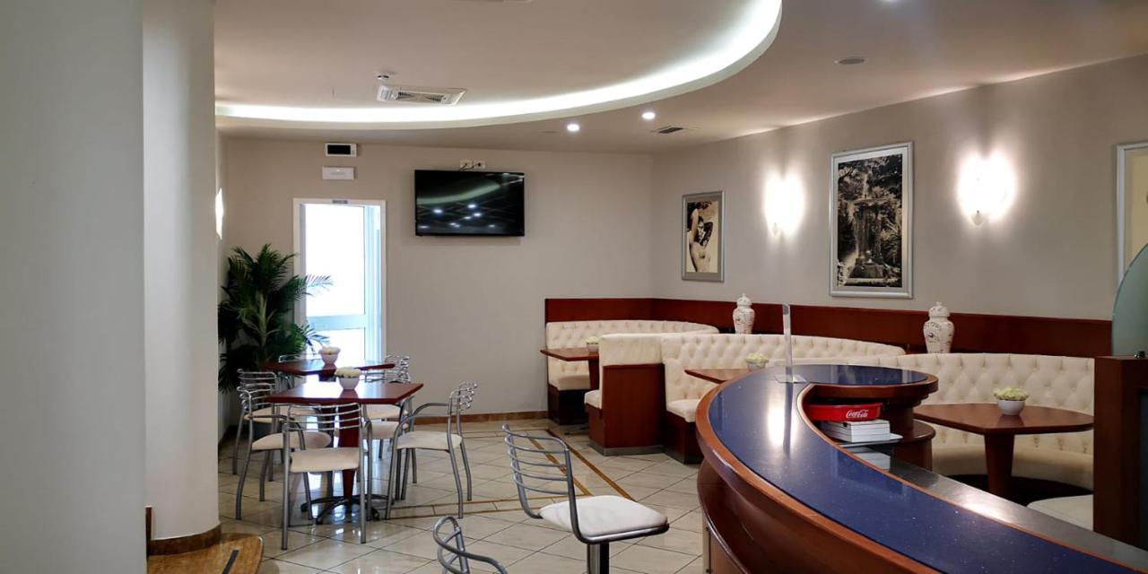 Hotel Cavalli Каттолика Экстерьер фото