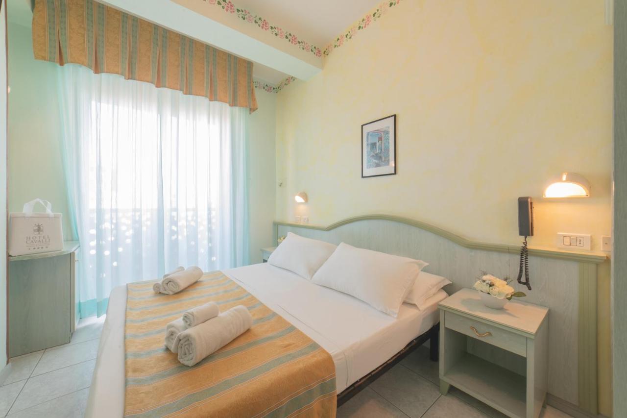 Hotel Cavalli Каттолика Экстерьер фото